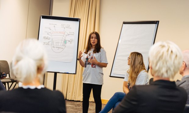 Woman holding a workshop during the Equinor Developer Conference in 2019
